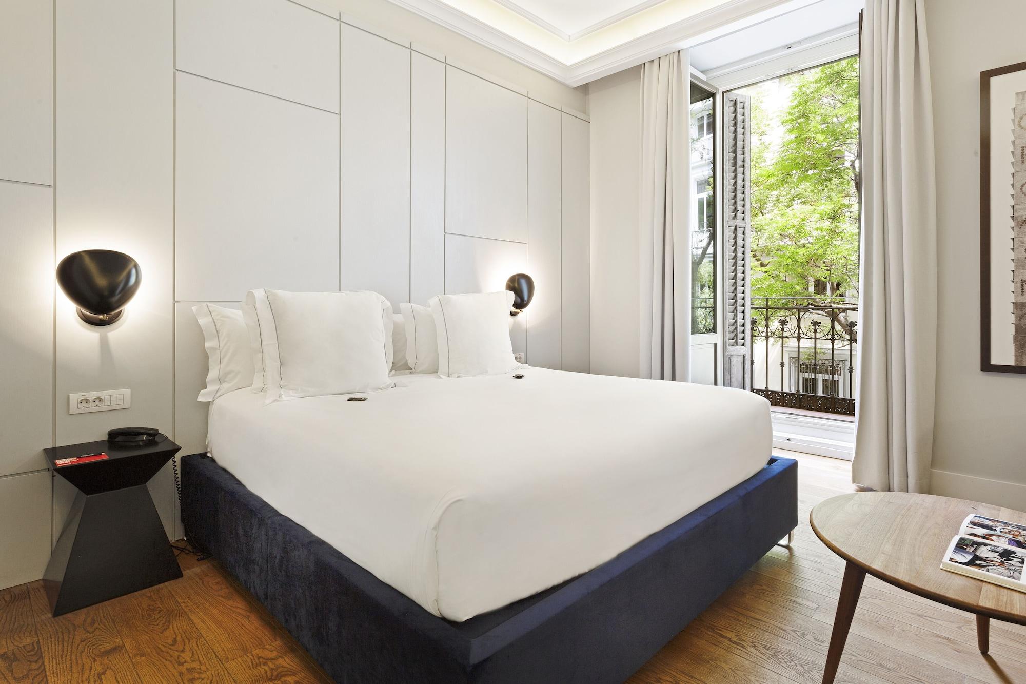 One Shot Recoletos 04 Hotel 4*